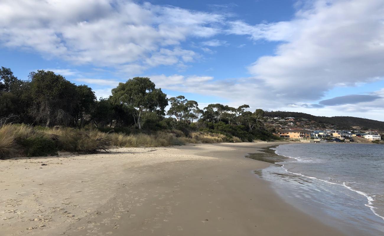 Foto af Little Howrah Beach med lys sand overflade