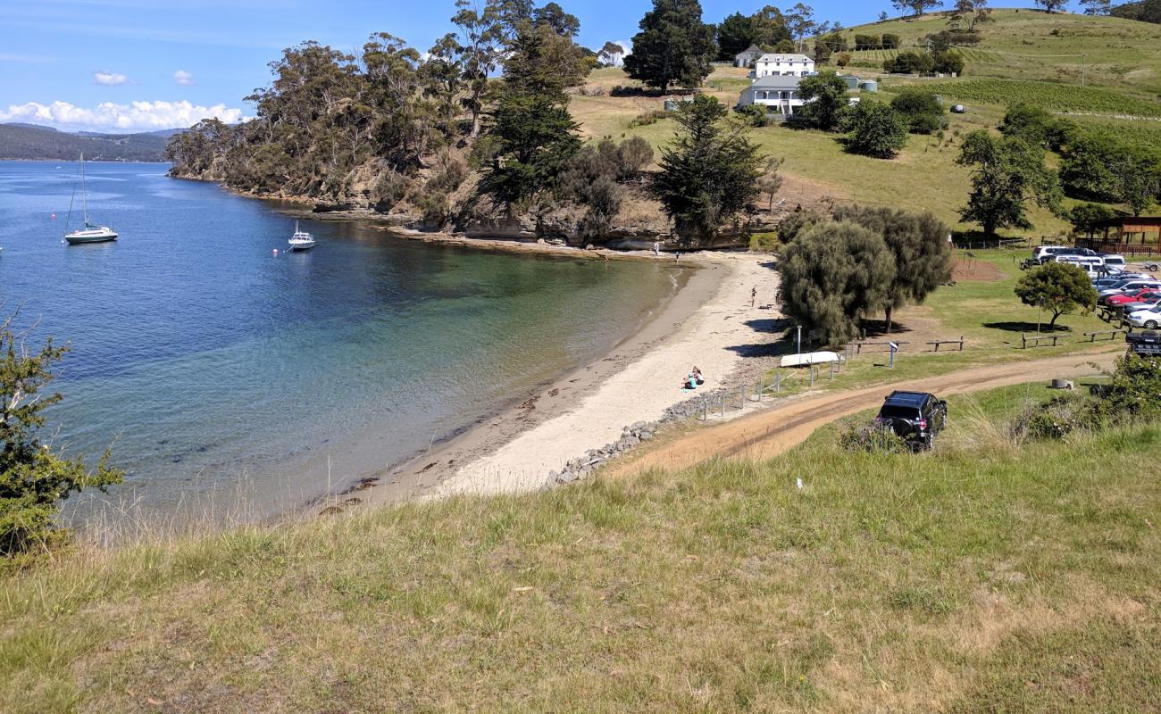 Foto af Tinderbox Beach med lys sand overflade