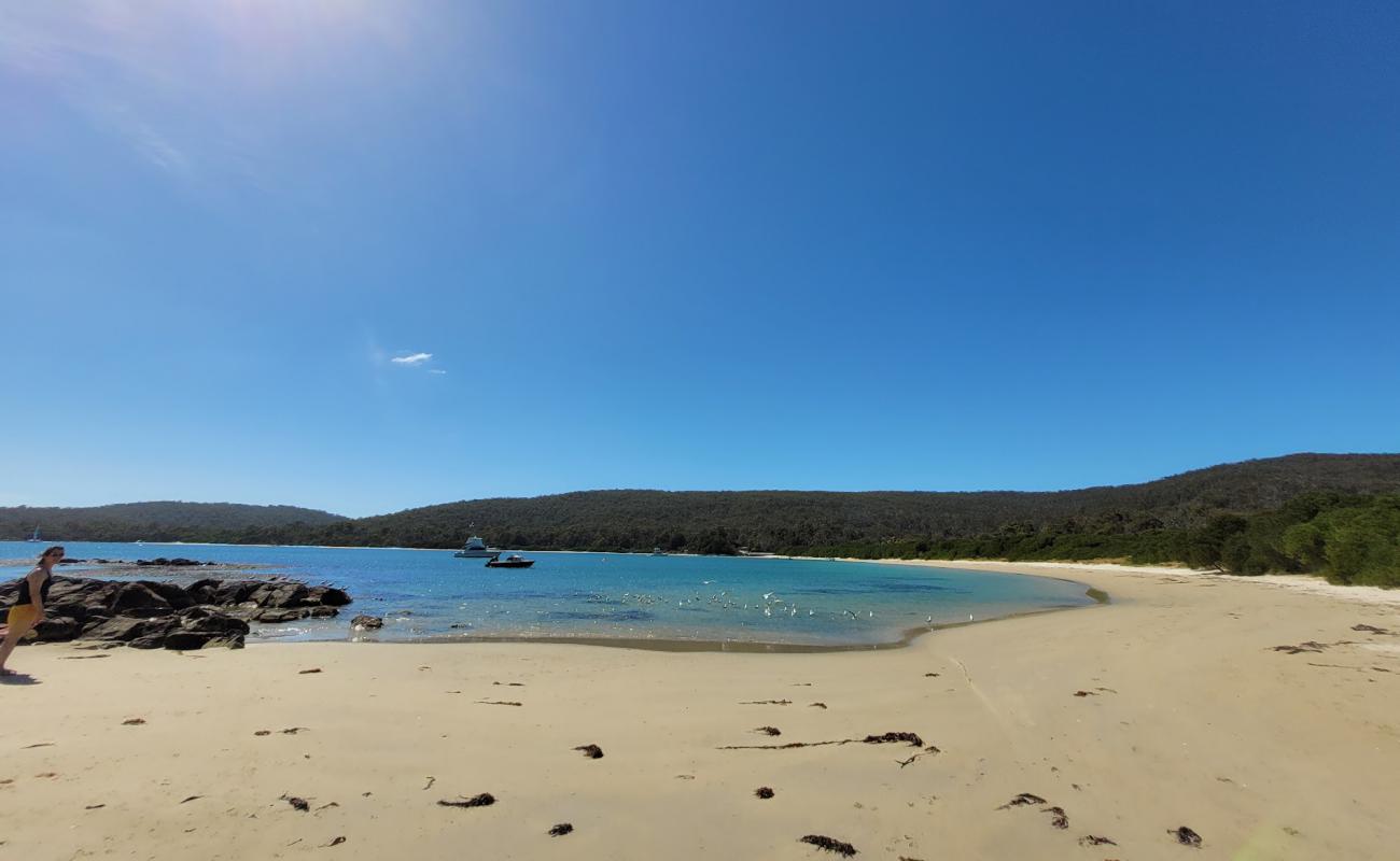 Foto af Motts Beach med lys sand overflade