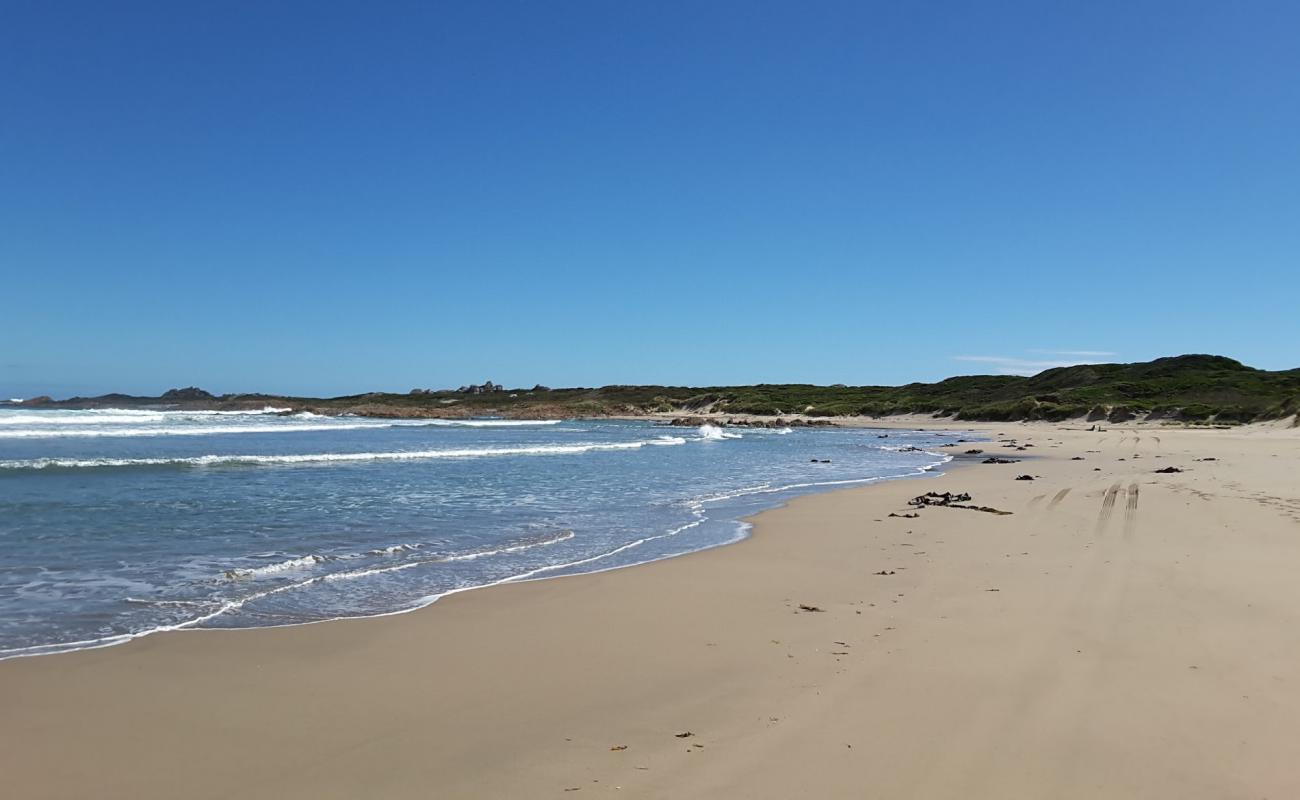 Foto af Lighthouse Beach med lyst sand & sten overflade