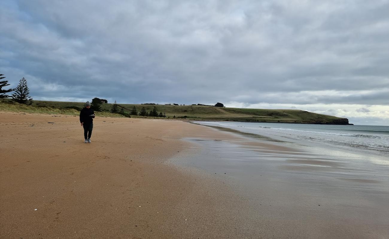 Foto af Godfreys Beach med lys sand overflade