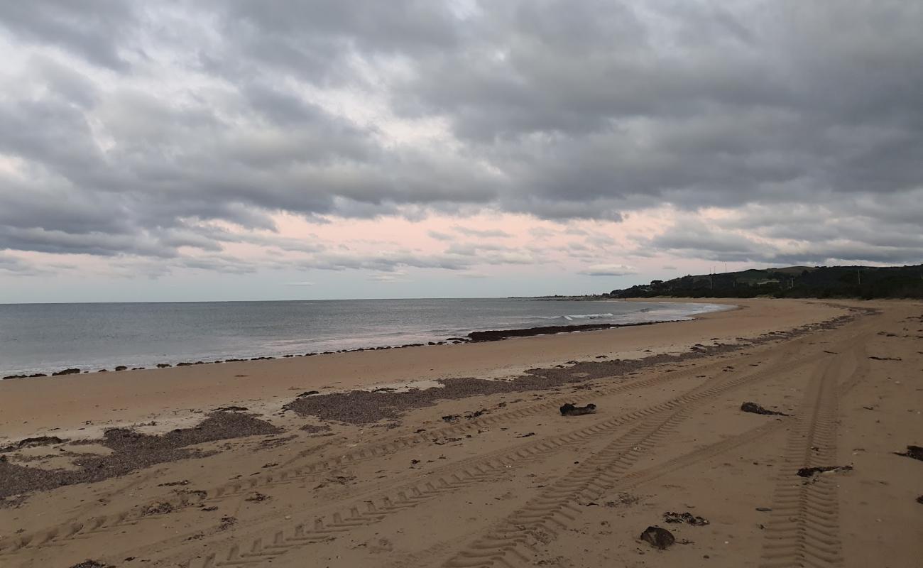 Foto af Fairlands Beach med lys sand overflade