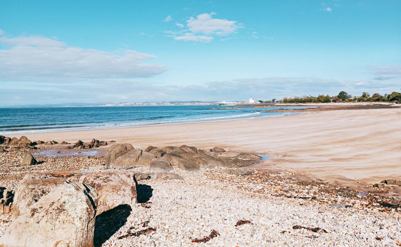 Foto af East Devonport Beach med let sand og småsten overflade