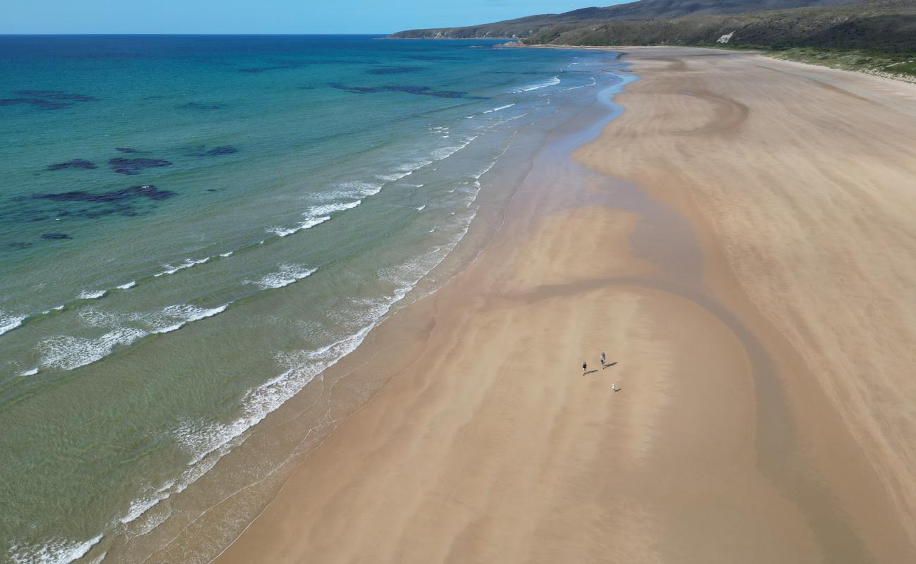 Foto af Bakers Beach med lys sand overflade