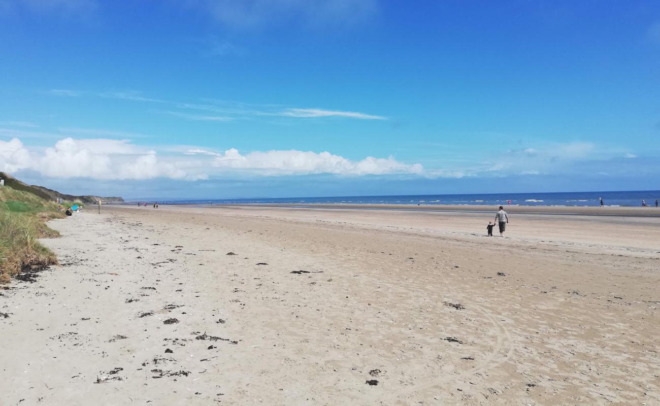 Foto af Gormanston Beach med lys sand overflade