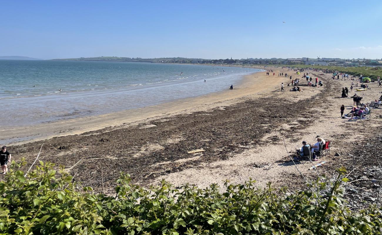 Foto af Skerries Beach med lys sand overflade