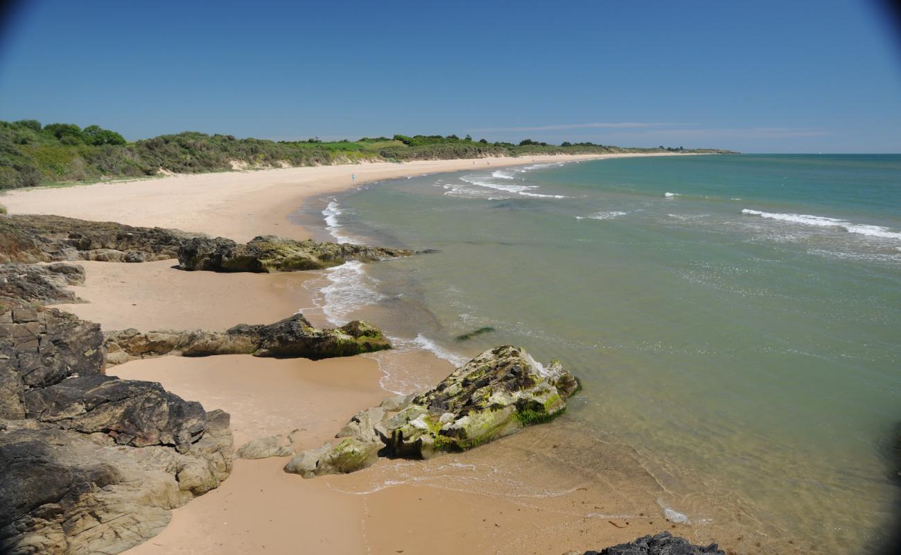 Foto af Kilgorman Bay Beach med let sand og småsten overflade