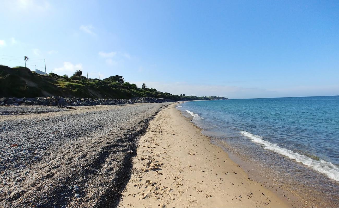 Foto af Roney Beach med let sand og småsten overflade