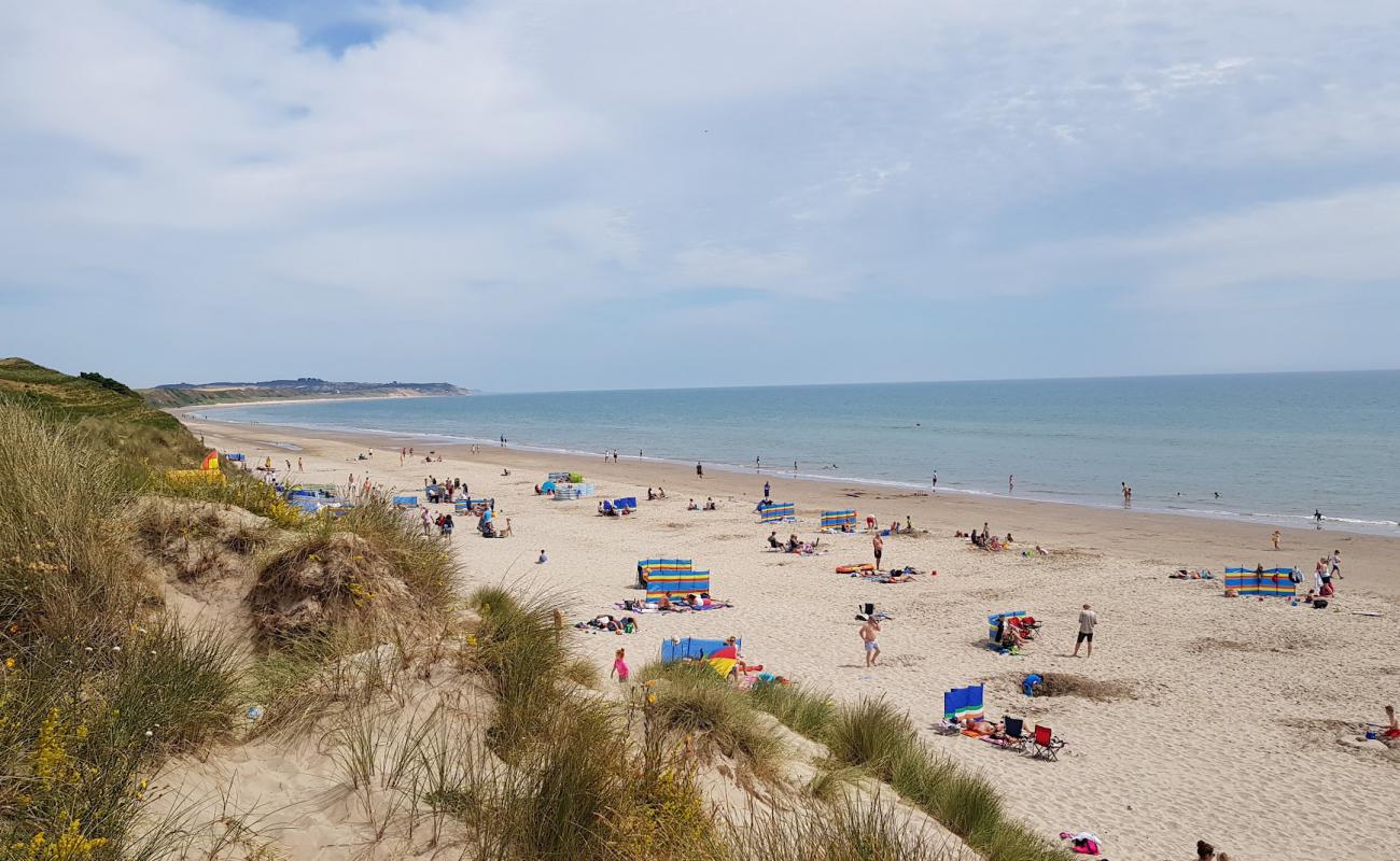 Foto af Ballinesker Beach med lys sand overflade