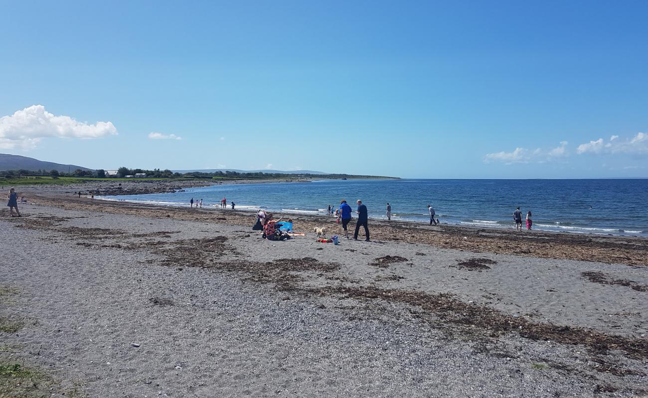 Foto af Traught Beach med grå fin sten overflade