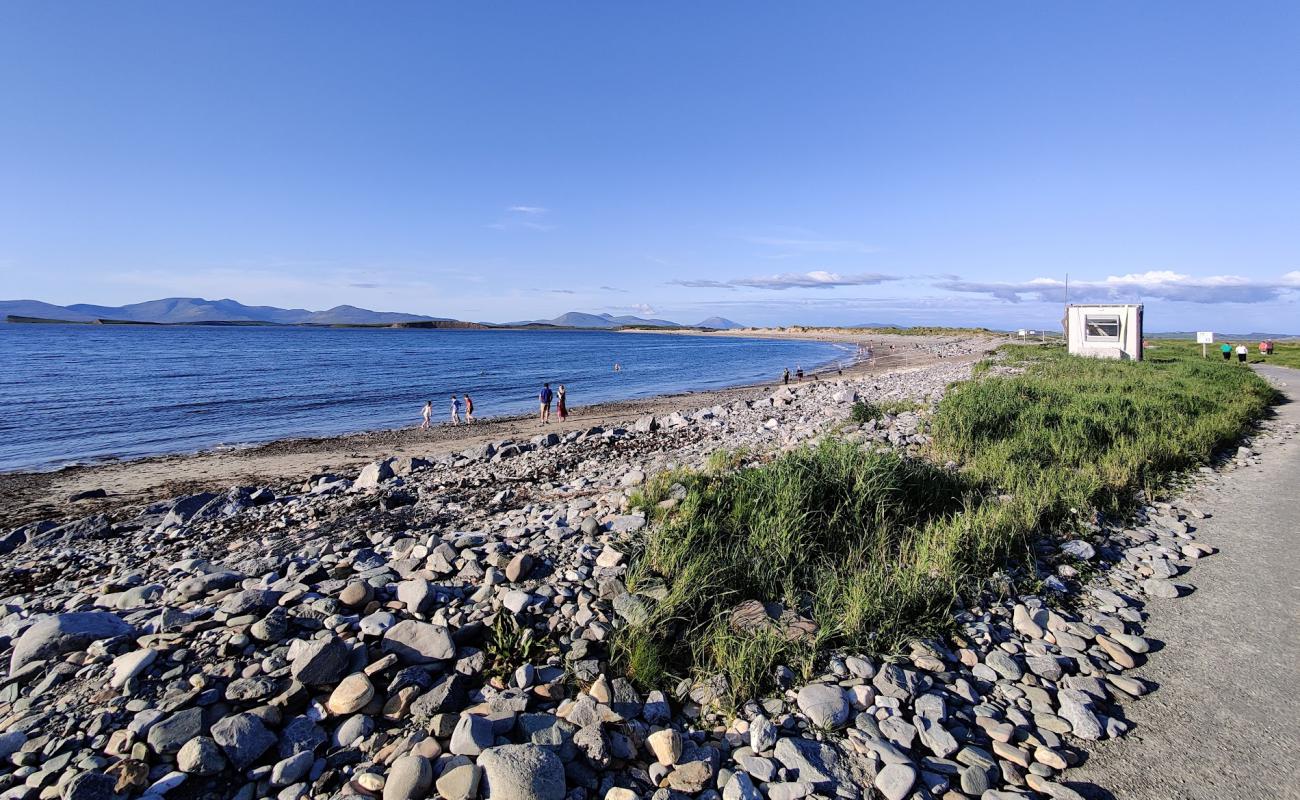 Foto af Beartra Beach med gråt sand og småsten overflade