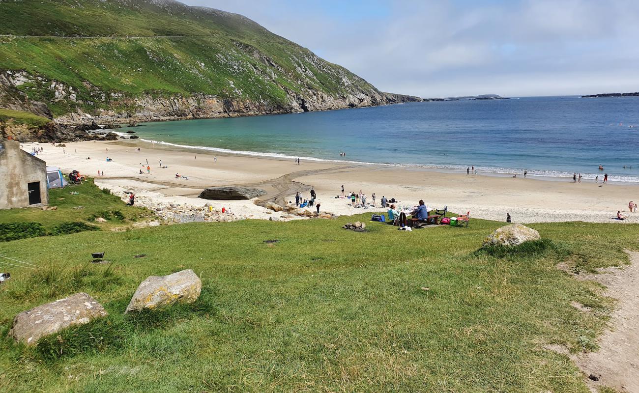 Foto af Keem Beach med lys sand overflade