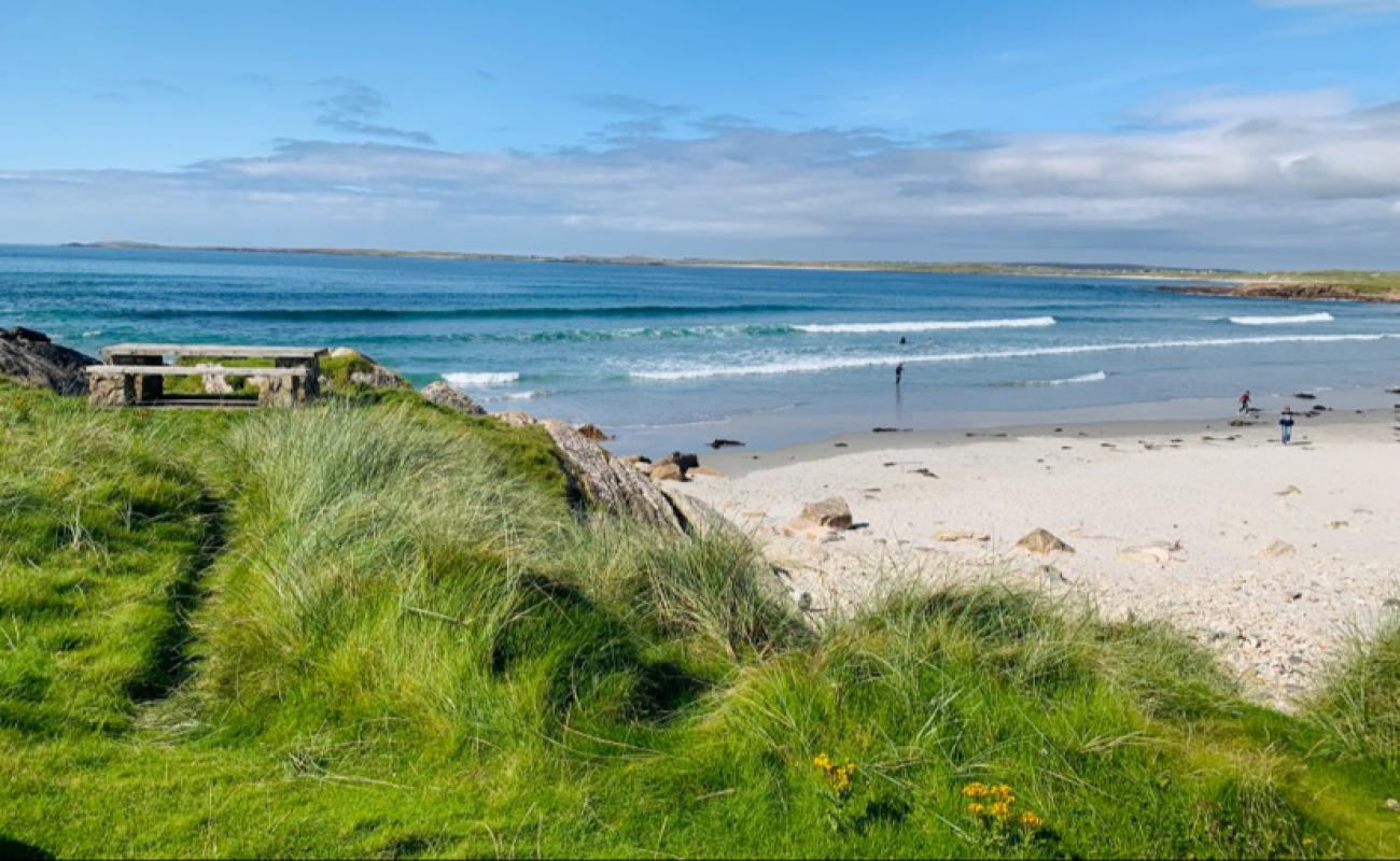 Foto af Belderra Beach med grå sand overflade