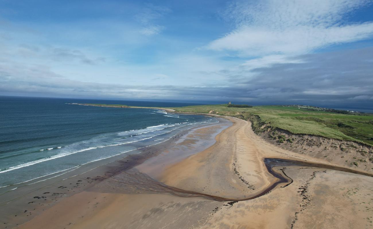 Foto af Trawalua Beach med lys sand overflade