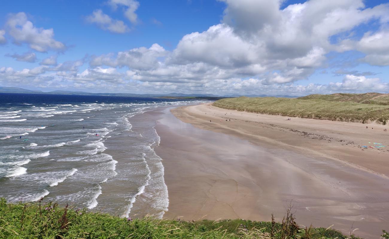 Foto af Tullan Beach med lys fint sand overflade