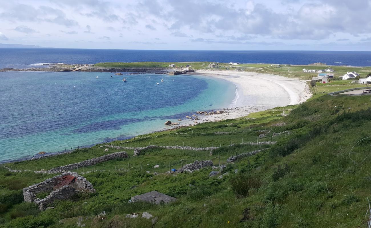 Foto af Aphort Beach med lys sand overflade