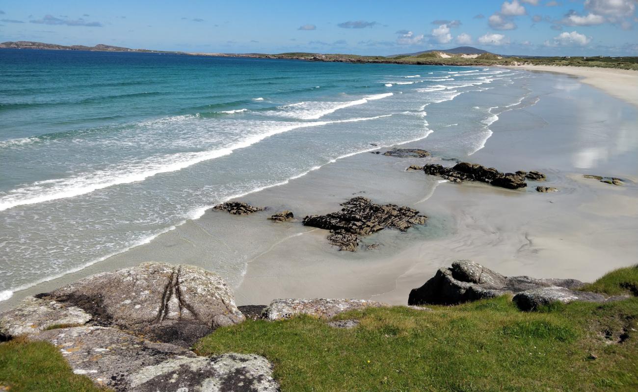 Foto af Carrckfinn Beach med lys sand overflade