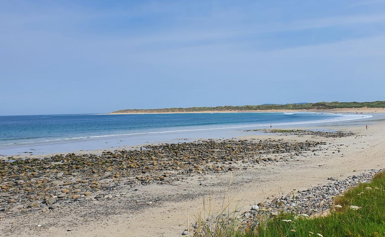 Foto af Magheroarty Beach med lys sand overflade