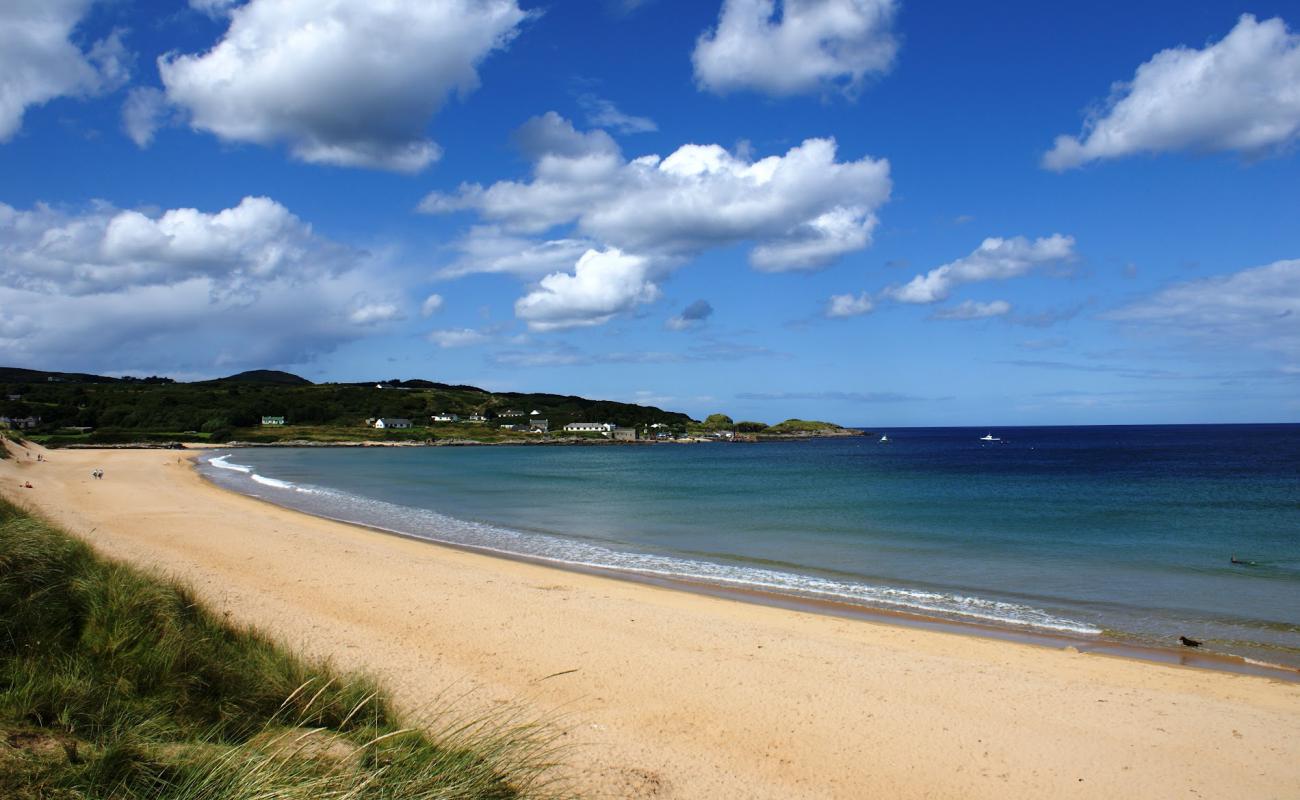 Foto af Culdaff Beach med lys sand overflade