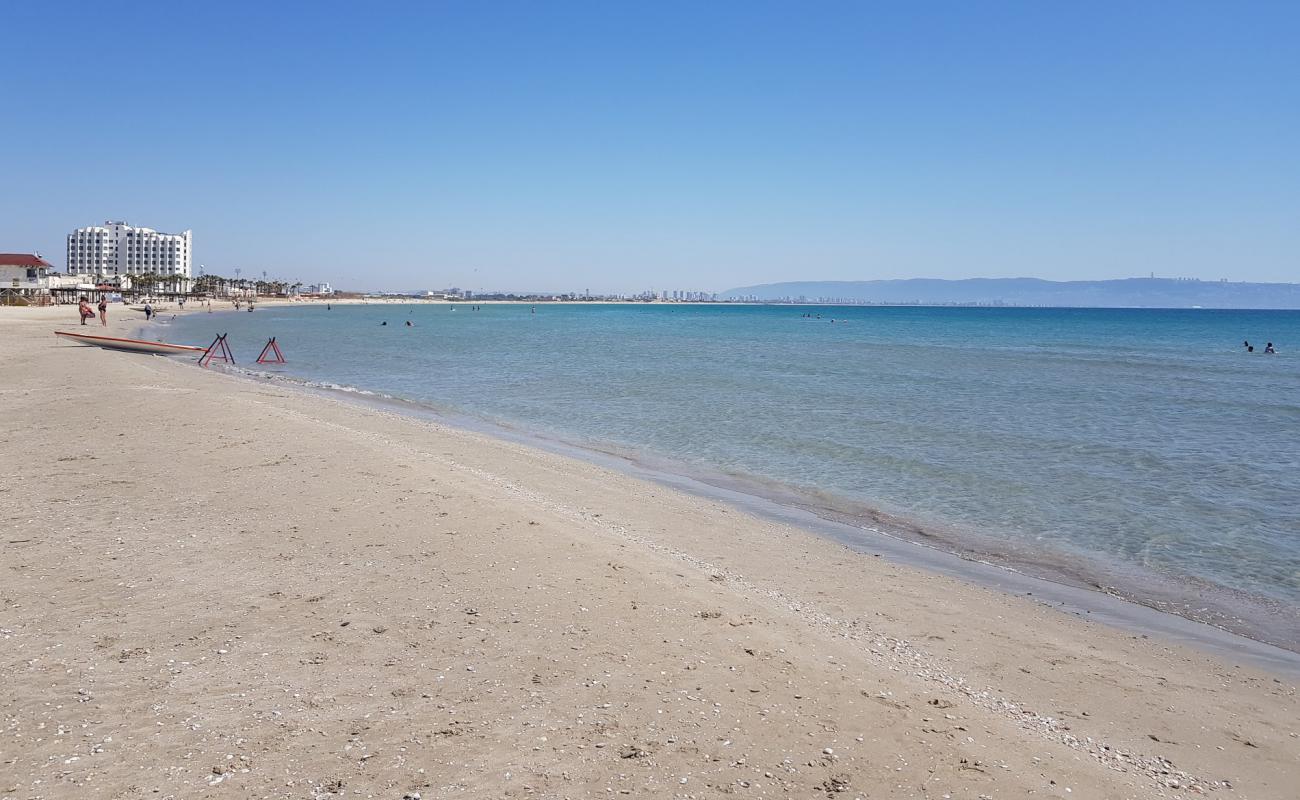 Foto af Argaman beach med lys sand overflade