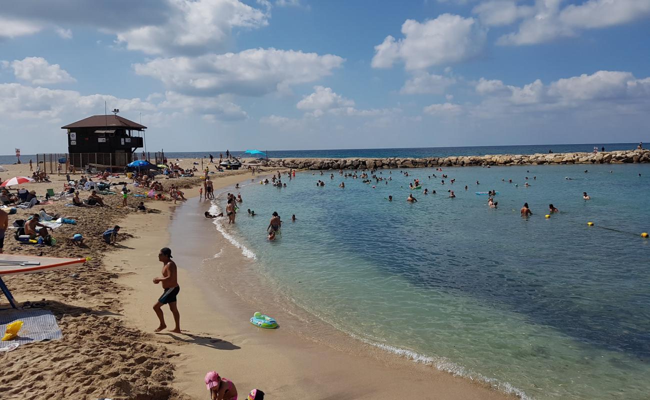 Foto af Bat Galim beach med lys sand overflade