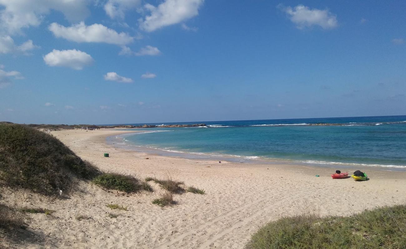 Foto af Hofami beach med lys fint sand overflade