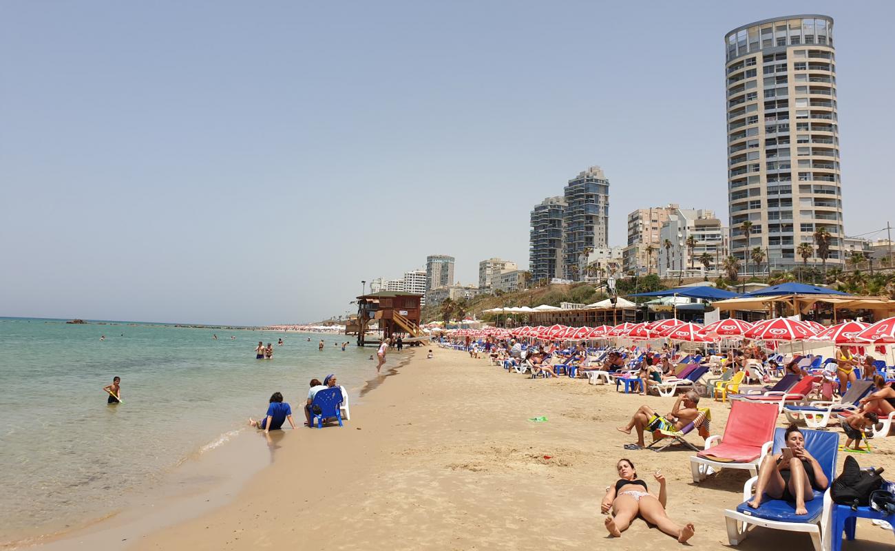 Foto af Yerushalayim beach med lys fint sand overflade