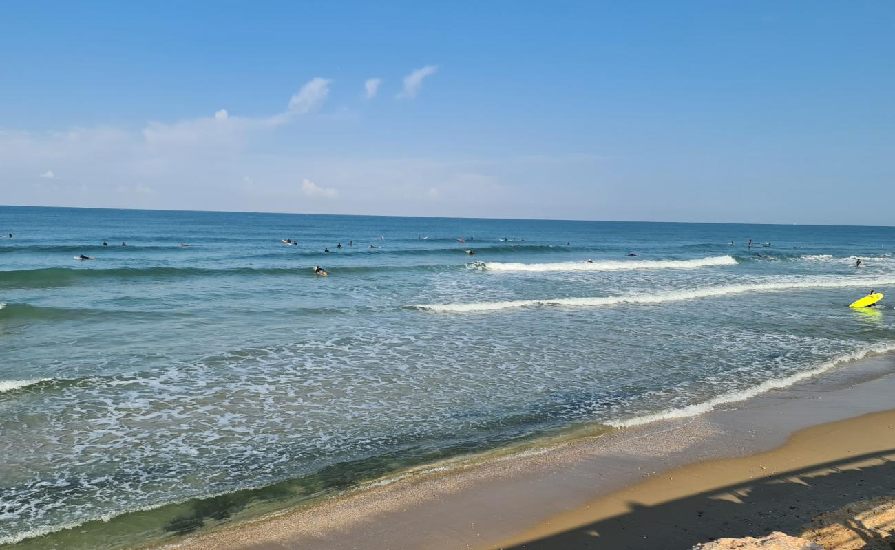 Foto af Palmachim beach med lys sand overflade