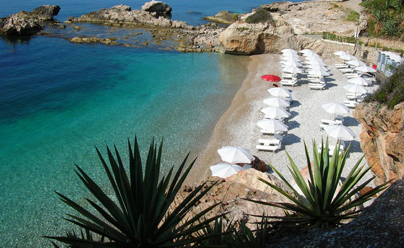 Foto af Spiaggia dei Balzi Rossi med brun fin sten overflade