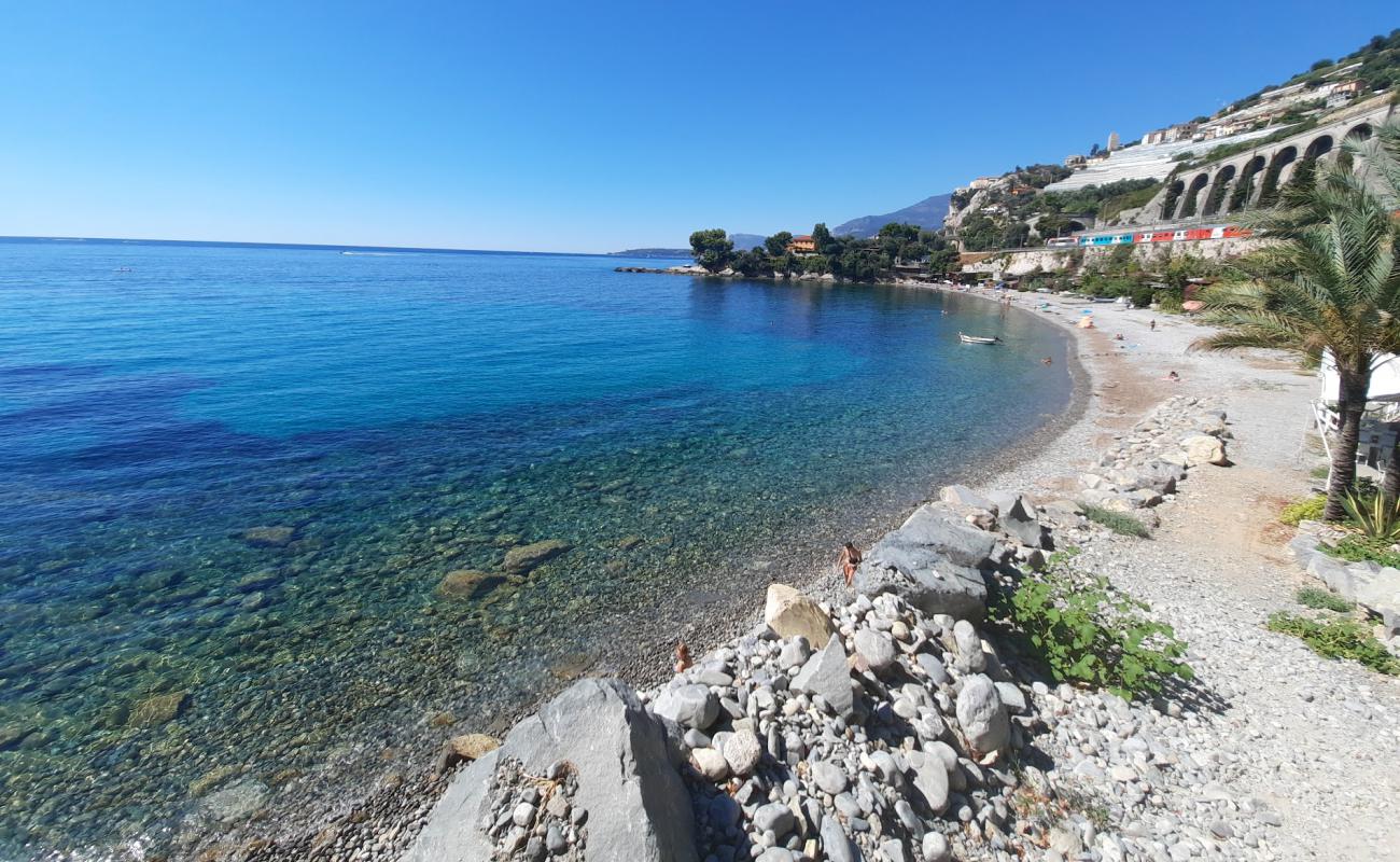 Foto af Darsenun beach med grå sten overflade