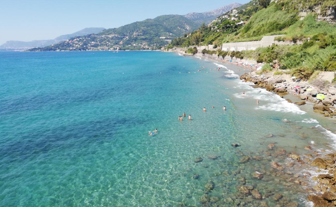 Foto af Le Calandre beach med brunt sand overflade