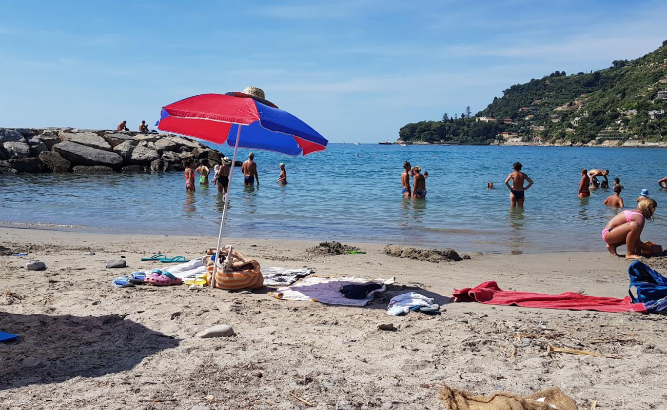 Foto af Spiaggia Baia Verde med grå sand overflade