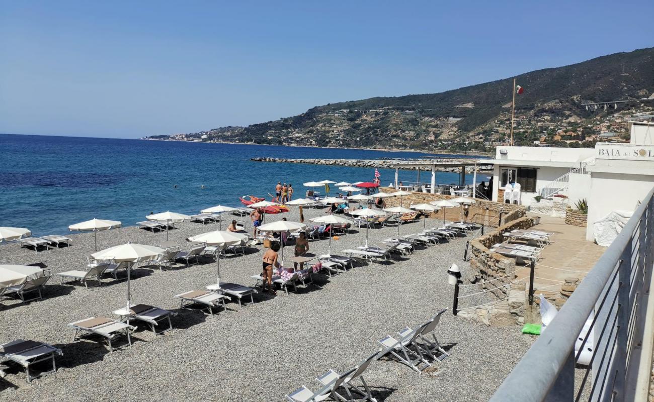 Foto af Alfonso beach med grå sten overflade