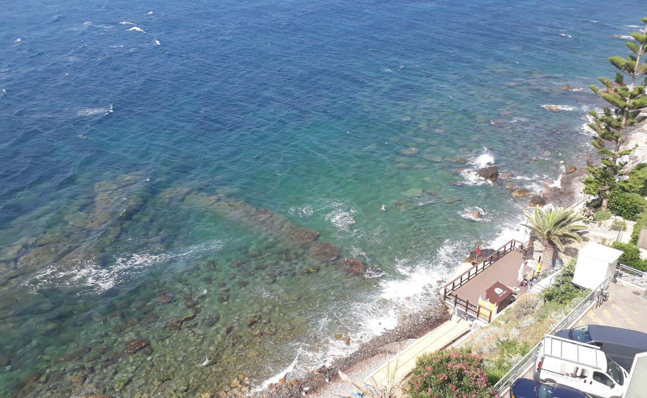 Foto af Caletta del Gabbiano med sten overflade