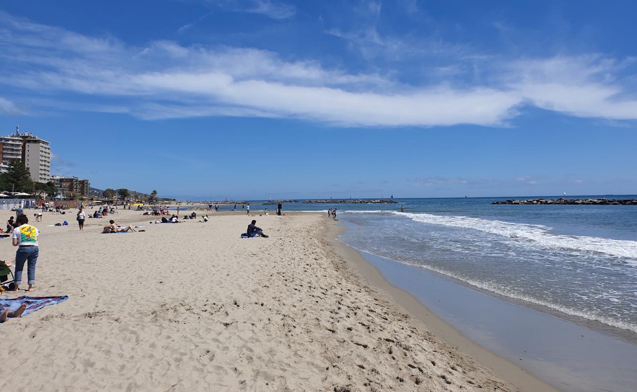 Foto af Spiaggia Arma di Taggia med brunt sand overflade