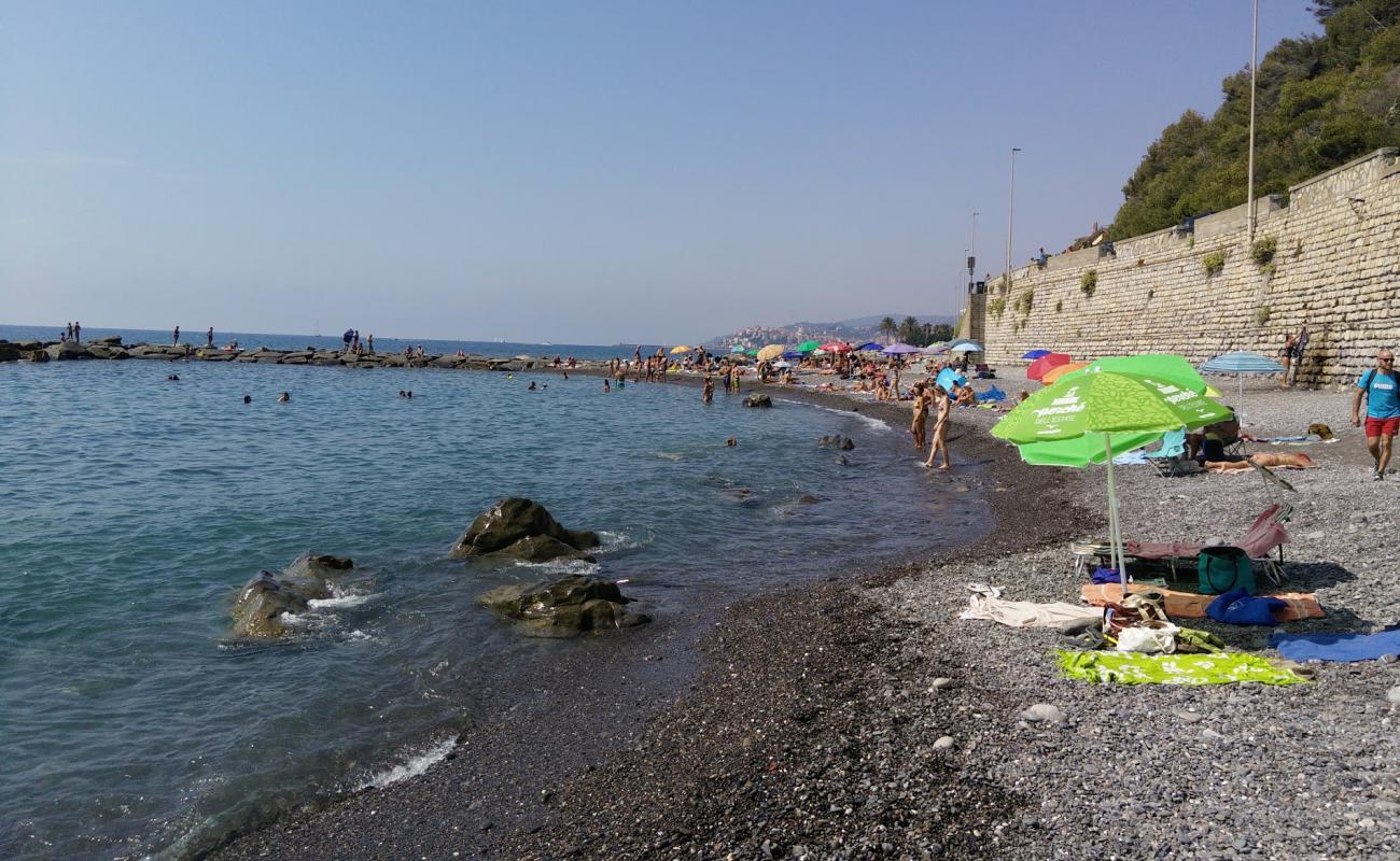 Foto af La Rabina beach med grå sten overflade