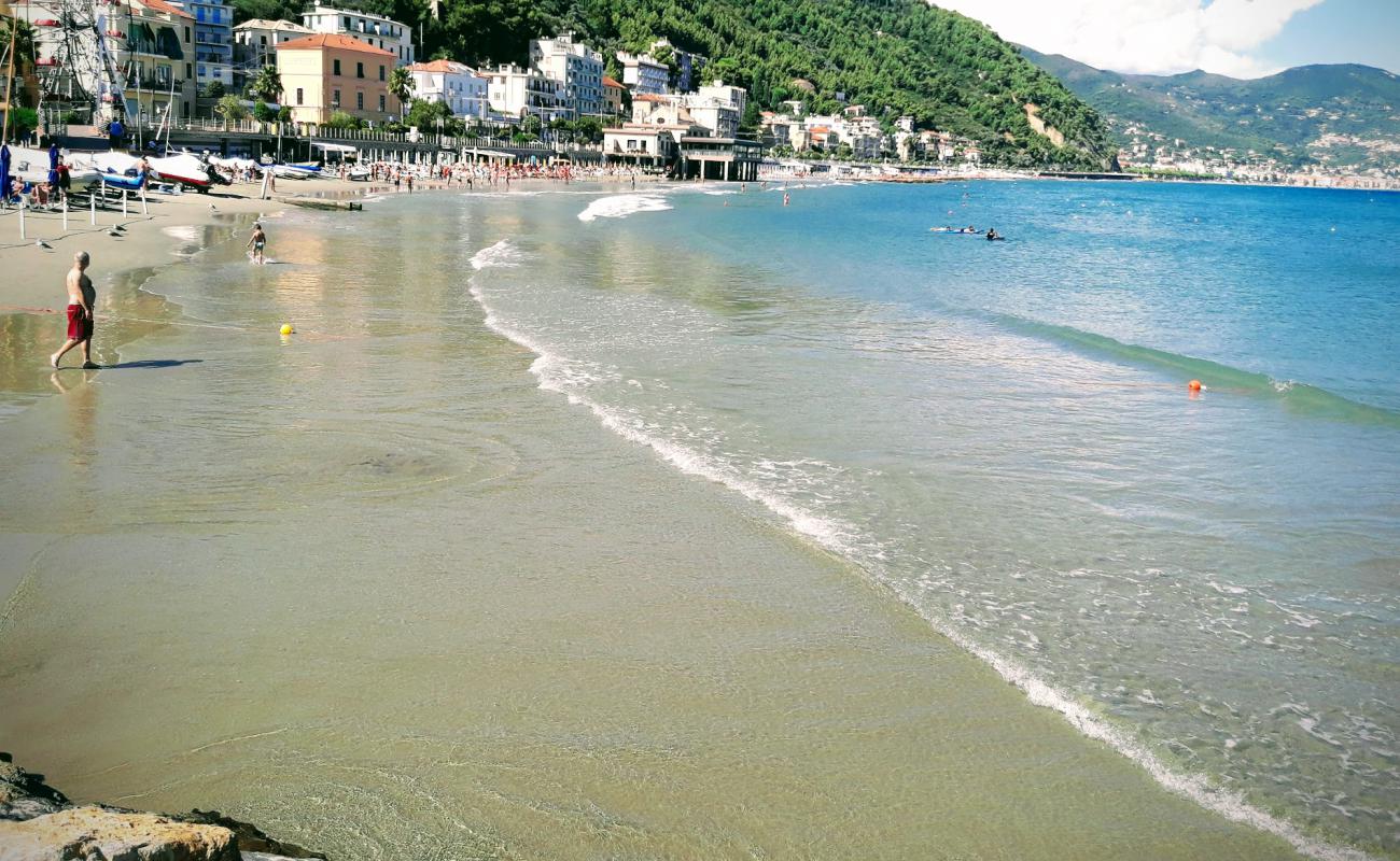 Foto af Spiaggia di Laigueglia med brunt sand overflade