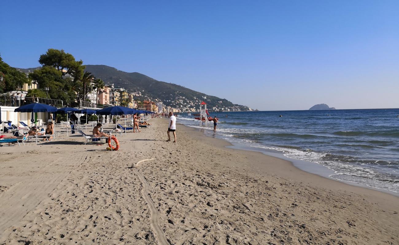 Foto af Spiaggia Attrezzata med brunt sand overflade