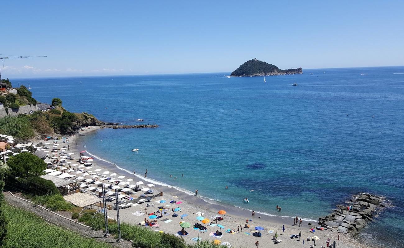 Foto af Spiaggia libera Alassio med gråt sand og småsten overflade