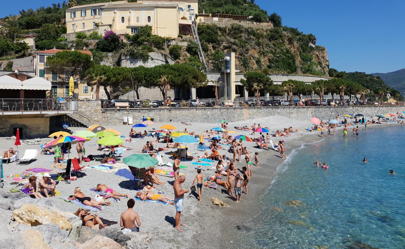 Foto af Spiaggia di Noli med brun fin sten overflade