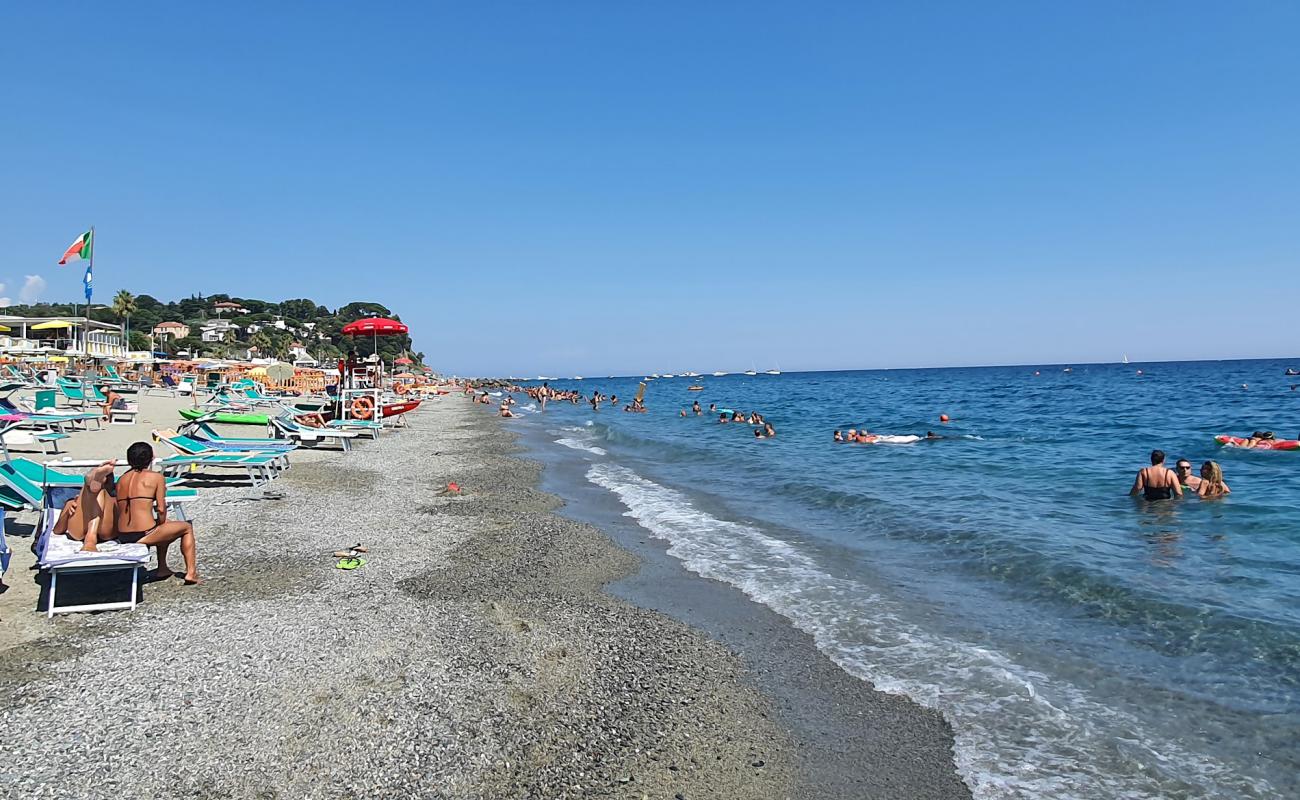 Foto af Albisola beach med brunt sand overflade