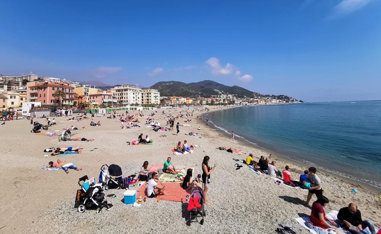 Foto af Varazze beach med brunt sand overflade