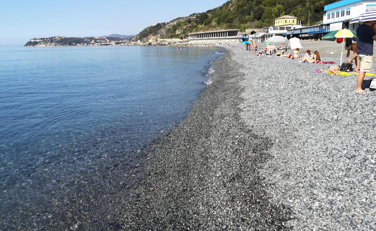 Foto af Spiaggia di Vesima med grå fin sten overflade