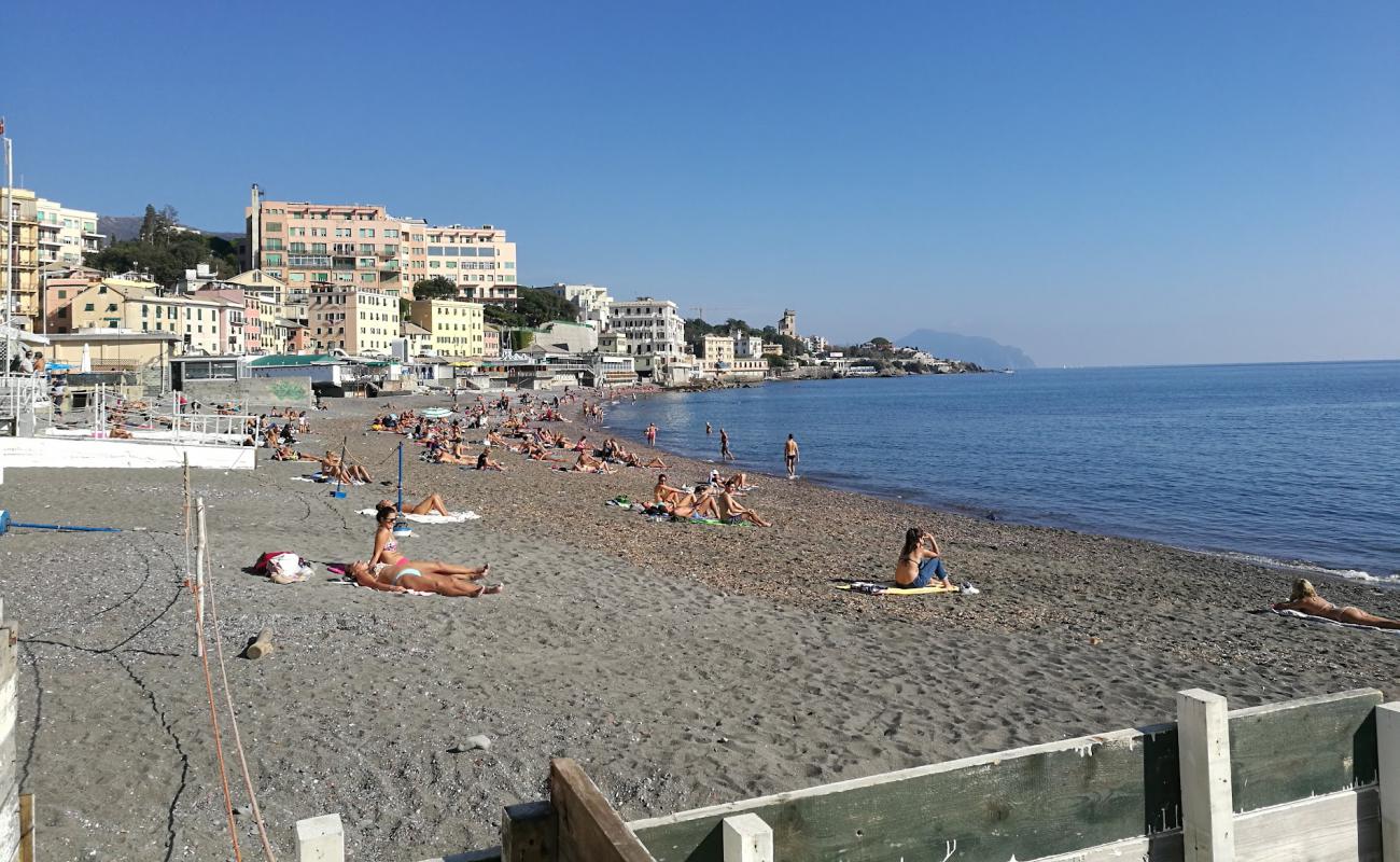 Foto af Spiaggia Sturla med grå sten overflade