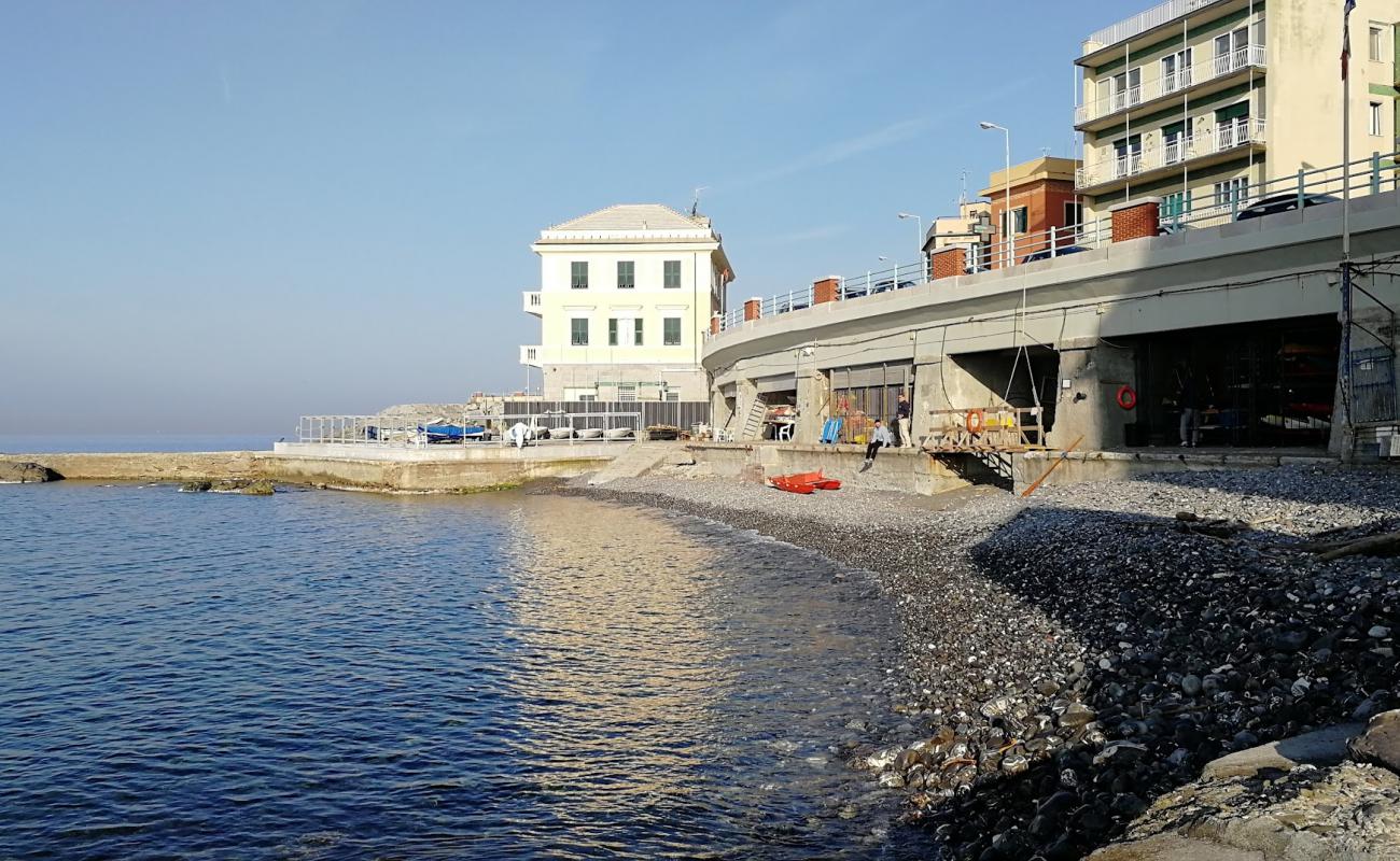 Foto af Spiaggia di Quinto III med grå sten overflade