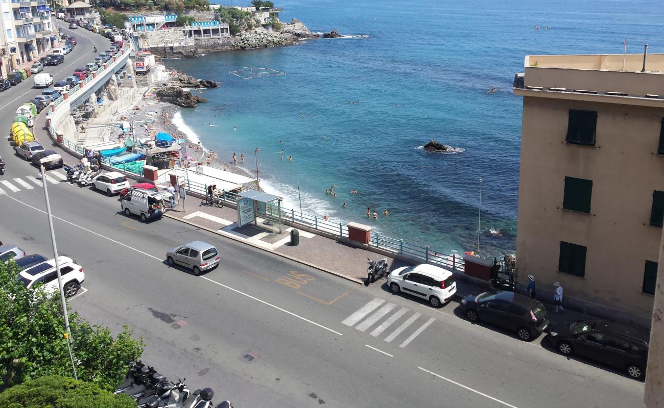 Foto af Quinto beach med grå sten overflade