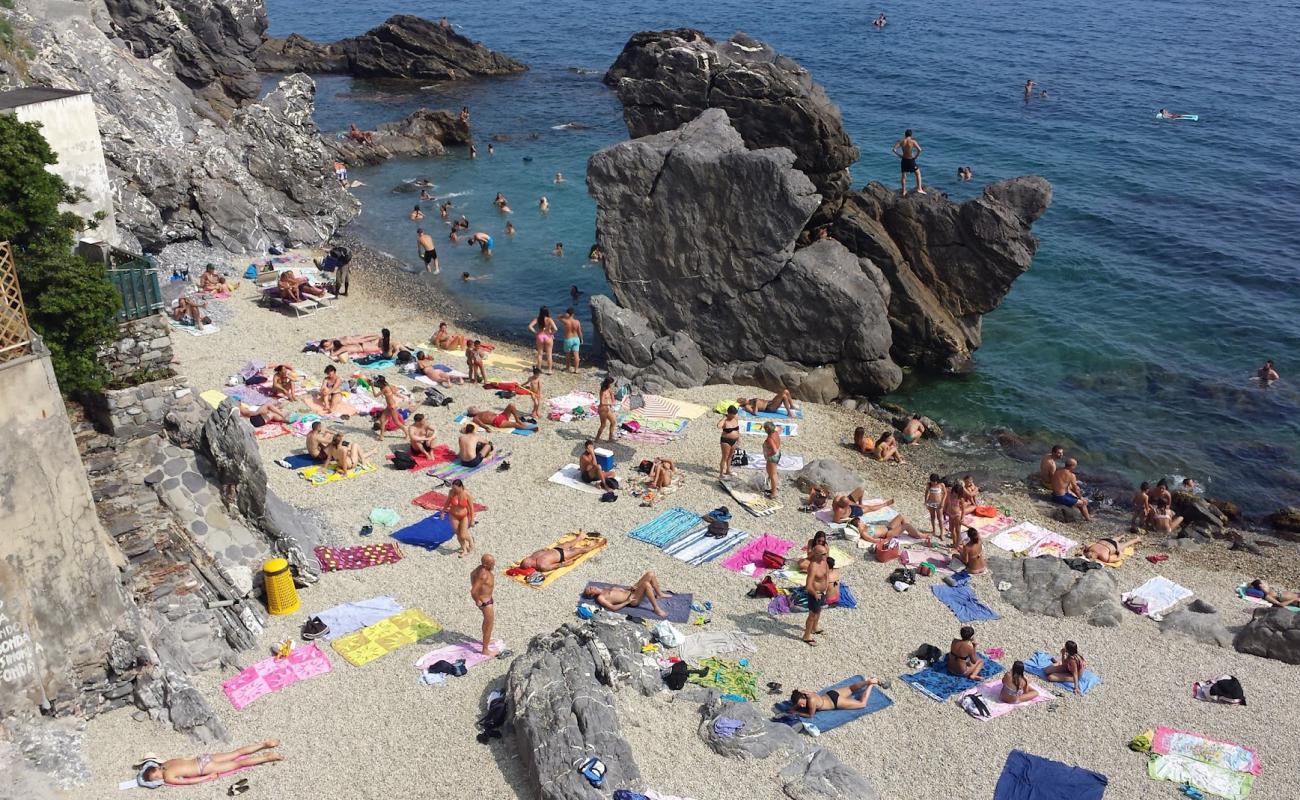 Foto af Spiaggia di Caprafico med grå fin sten overflade