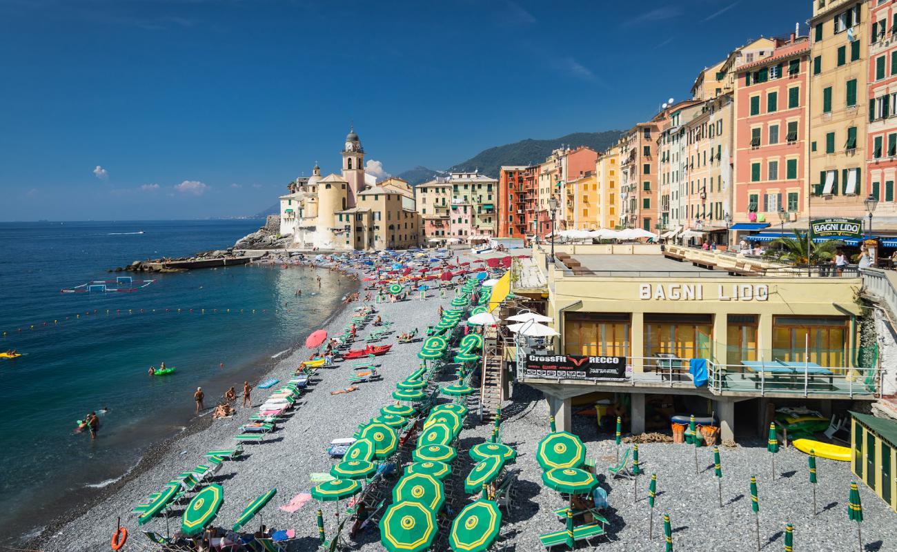 Foto af Camogli beach med grå fin sten overflade