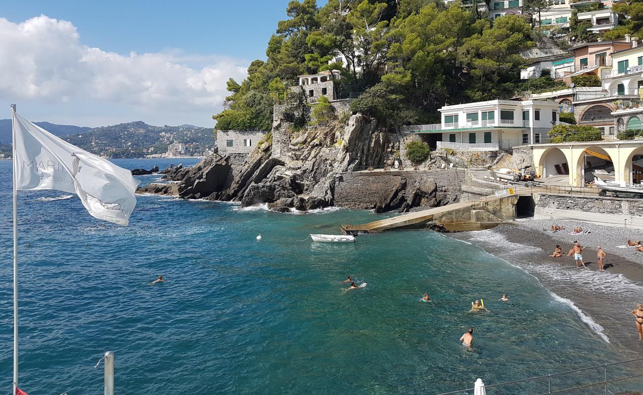 Foto af Marina di Bardi med grå fin sten overflade