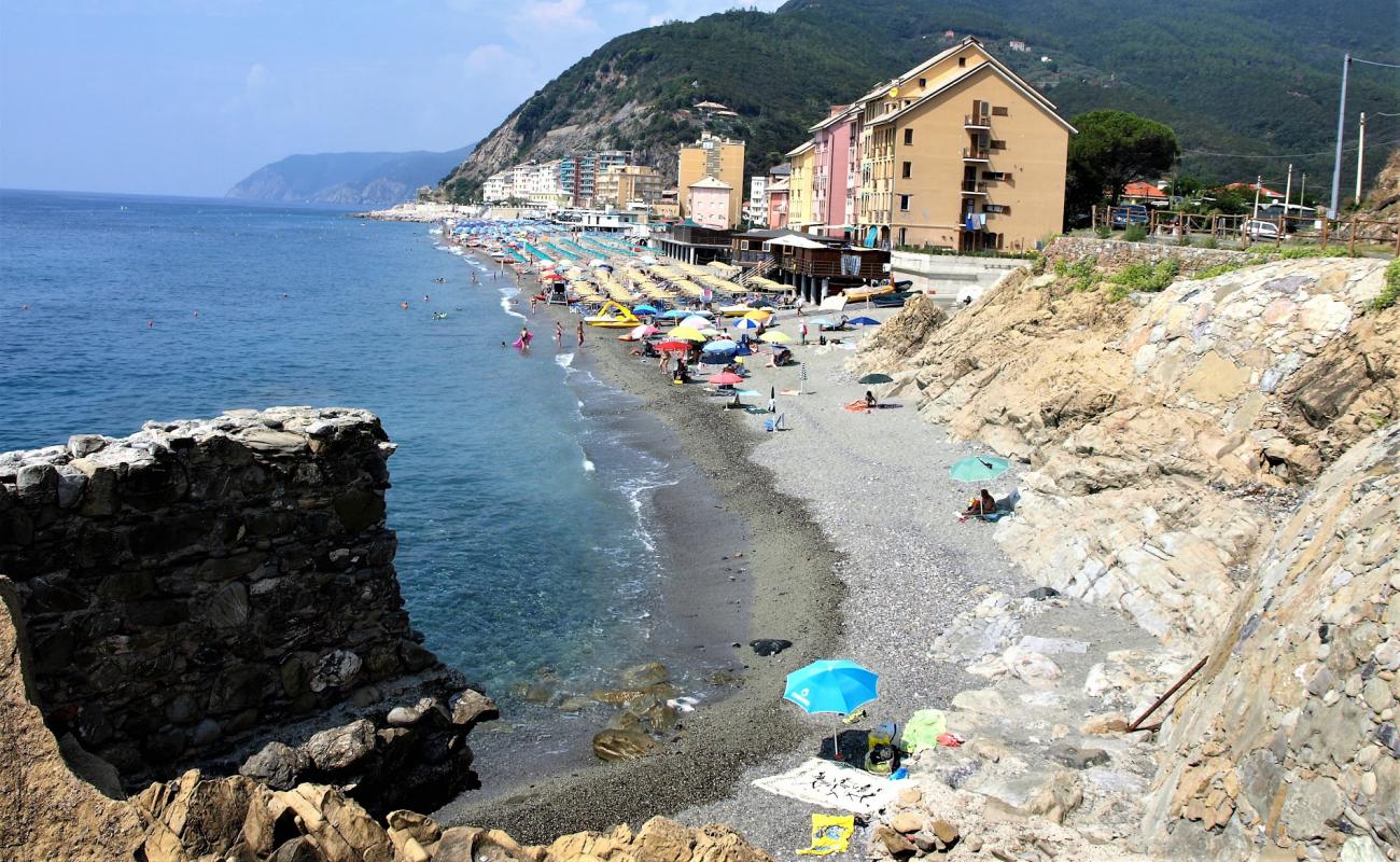 Foto af Moneglia beach II med sort sand og småsten overflade